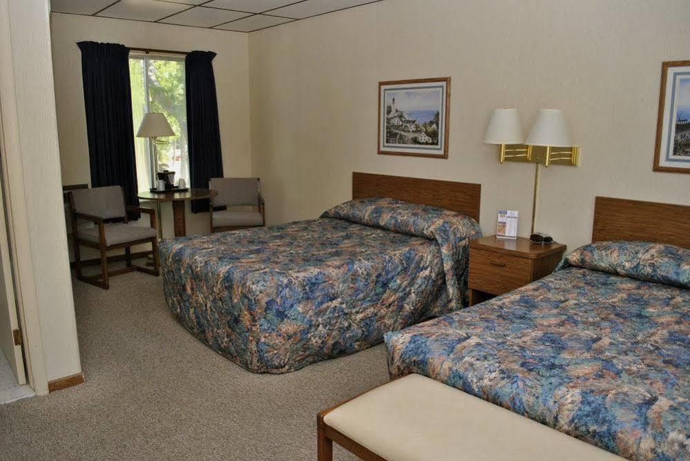 Riviera Motel Mackinaw City Exterior foto
